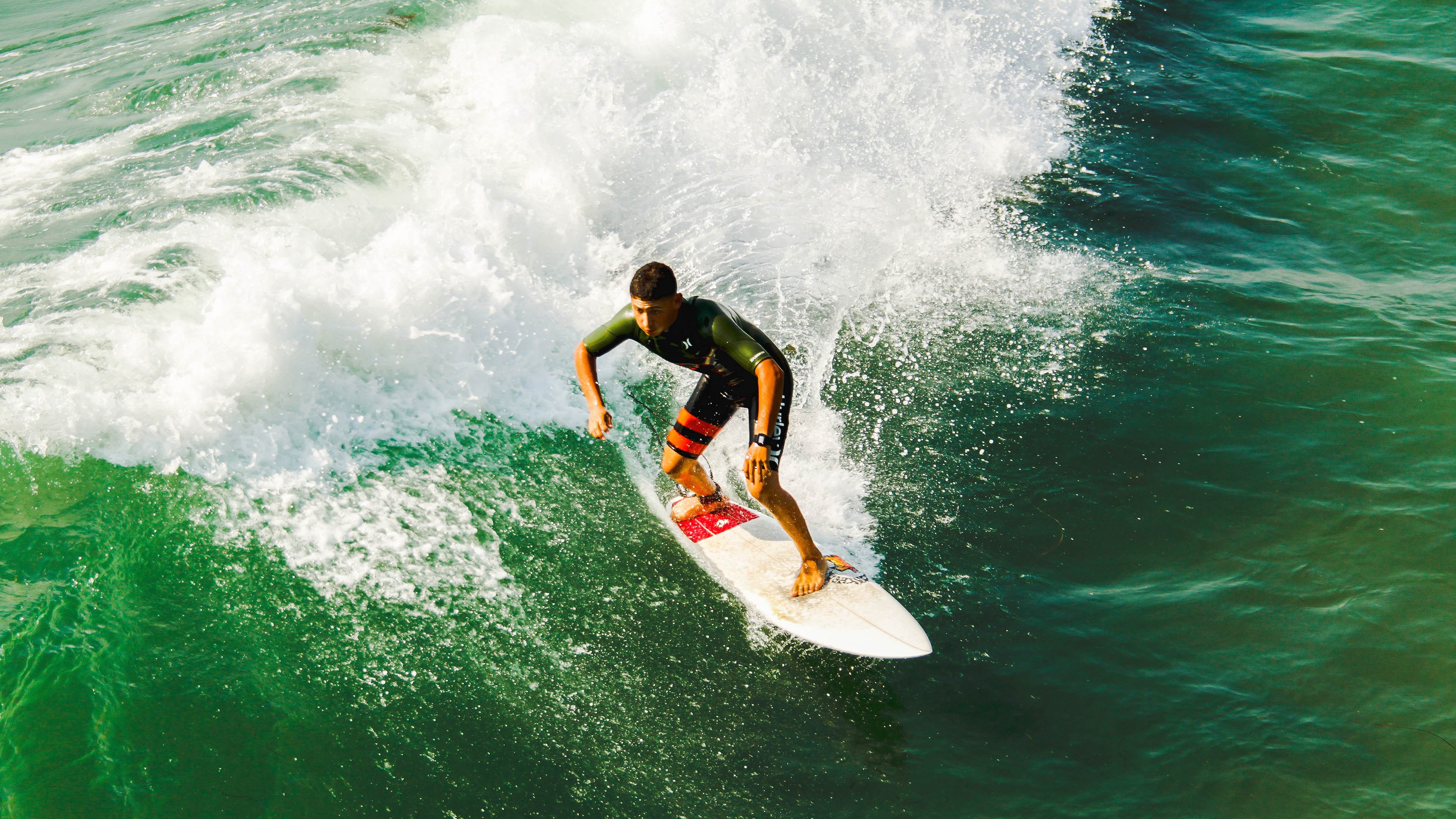 九游app官网下载-_北极探险赛：冰天雪地中的极限运动_，北极探险视频